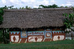Archipel-des-Comores;-Architecture;-Case;-Enseigne;-France;-Inscription;-Kaleidos;-Kaleidos-images;-La-parole-à-limage;-Laurent-Abad;-Mayotte;-Océan-Indien;-Rue;-Stories-Pictures;-Vie-quotidienne